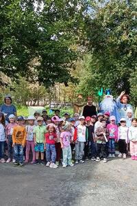 В подводном царстве, в морском государстве.
